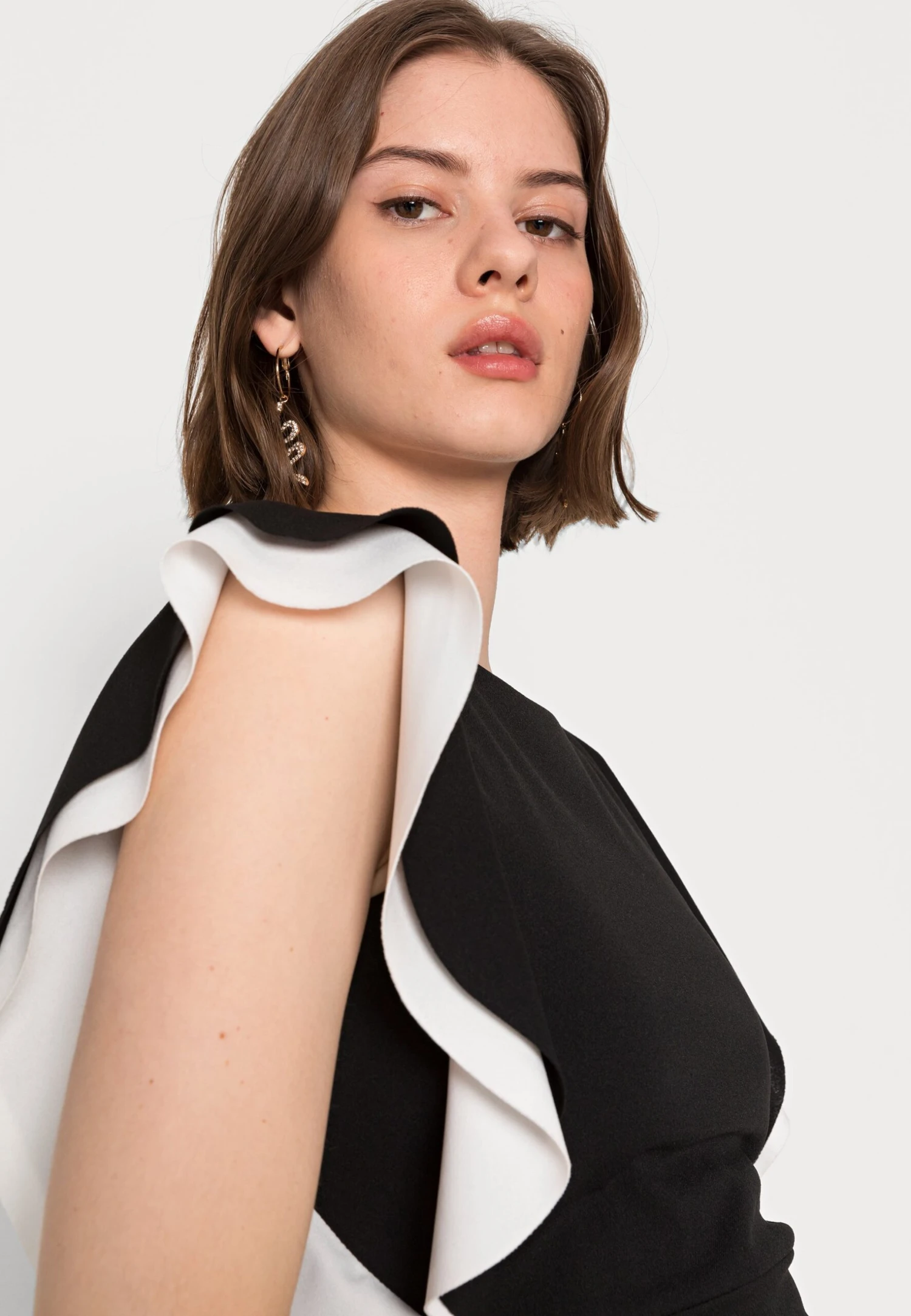 Wal G Kelly Ruffle Sleeve Midi Dress - Cocktail Dress / Party Dress - Black/White - Image 5