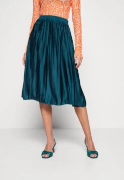 Wal G Penny Pleat Skirt - Pleated Skirt - Emerald Green