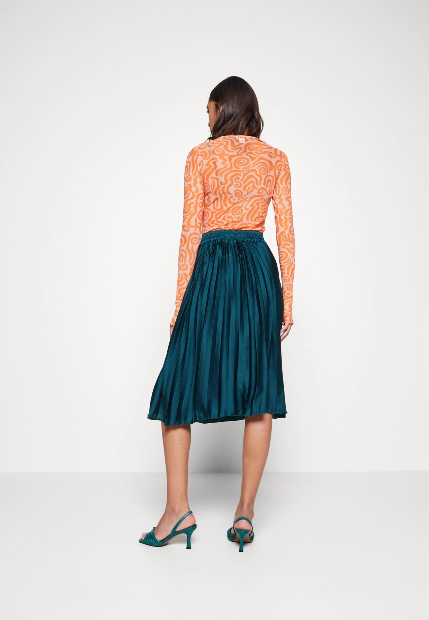 Wal G Penny Pleat Skirt - Pleated Skirt - Emerald Green - Image 3